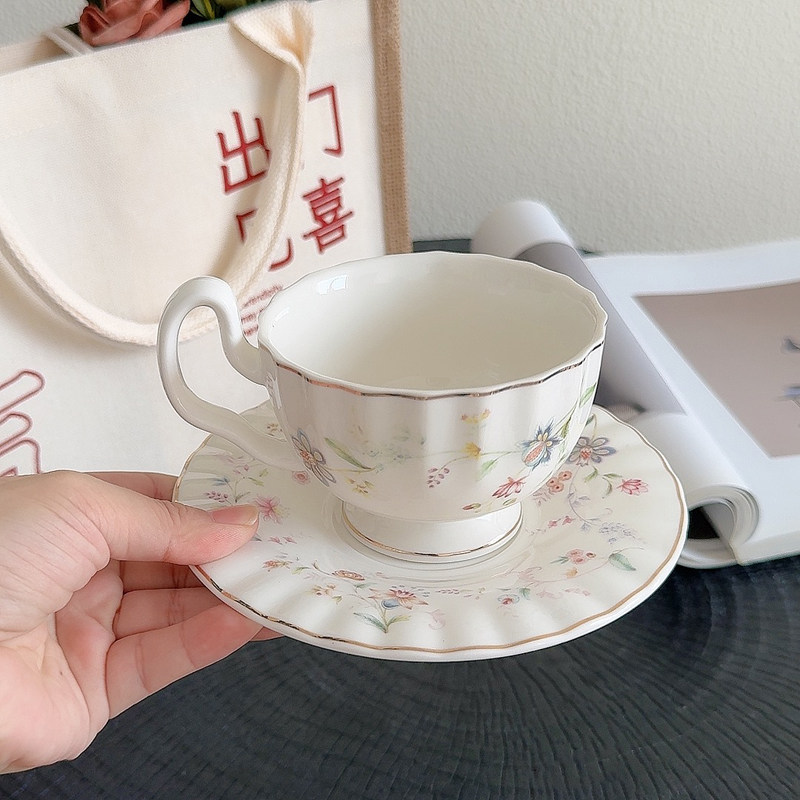 Gouden bloemenprint koffiekopj - Draw Coffee And Tea recensie en prijs