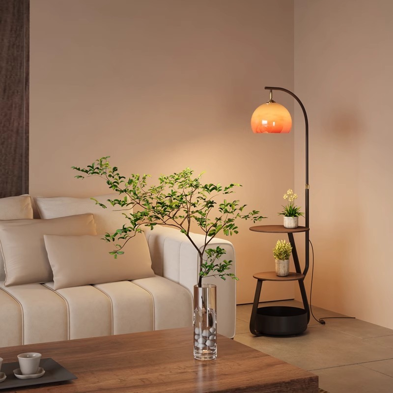 Vloerlamp, antiek nachtkastje  - Coffee&Tea House Opinie recensie en prijs