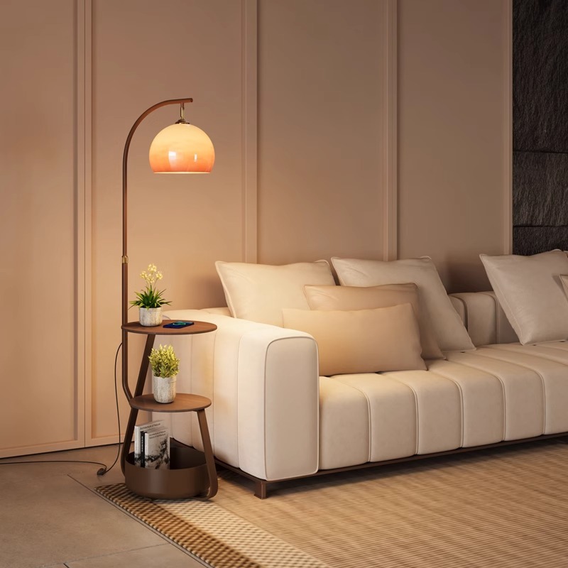 Vloerlamp, antiek nachtkastje  - Coffee&Tea House Opinie recensie en prijs